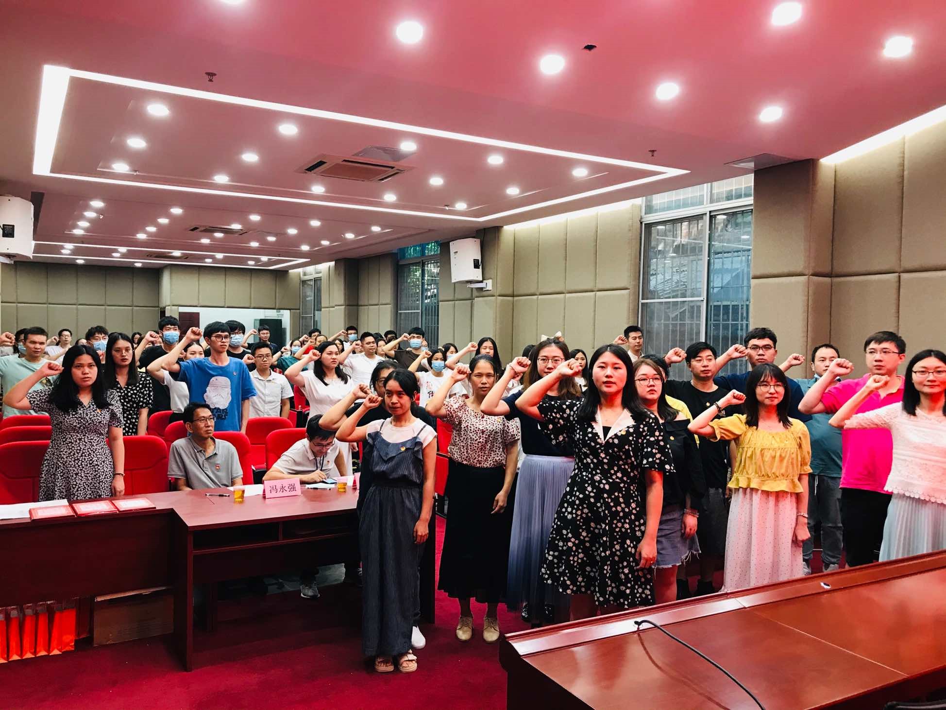 白云山gopay钱包公司团委举行“重温革命历史·传承奋斗精神”主题团日活动暨五四表扬及超龄团员离团仪式