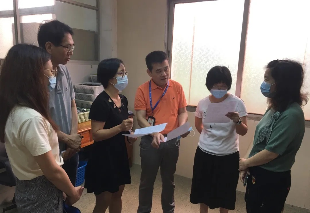 广州市海珠区市场羁系局专家一行到白云山gopay钱包公司举行计量检查指导