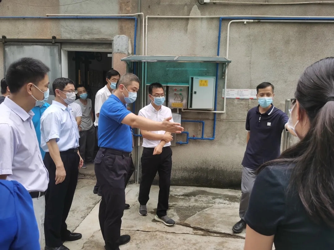 海珠区常务副区长傅晓初到白云山gopay钱包公司开展清静生产检查