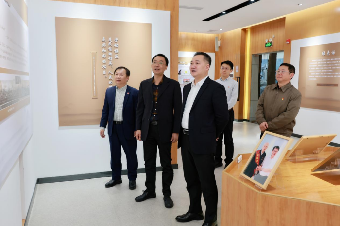 广药集团党委书记、、董事长李小军到白云山gopay钱包公司调研